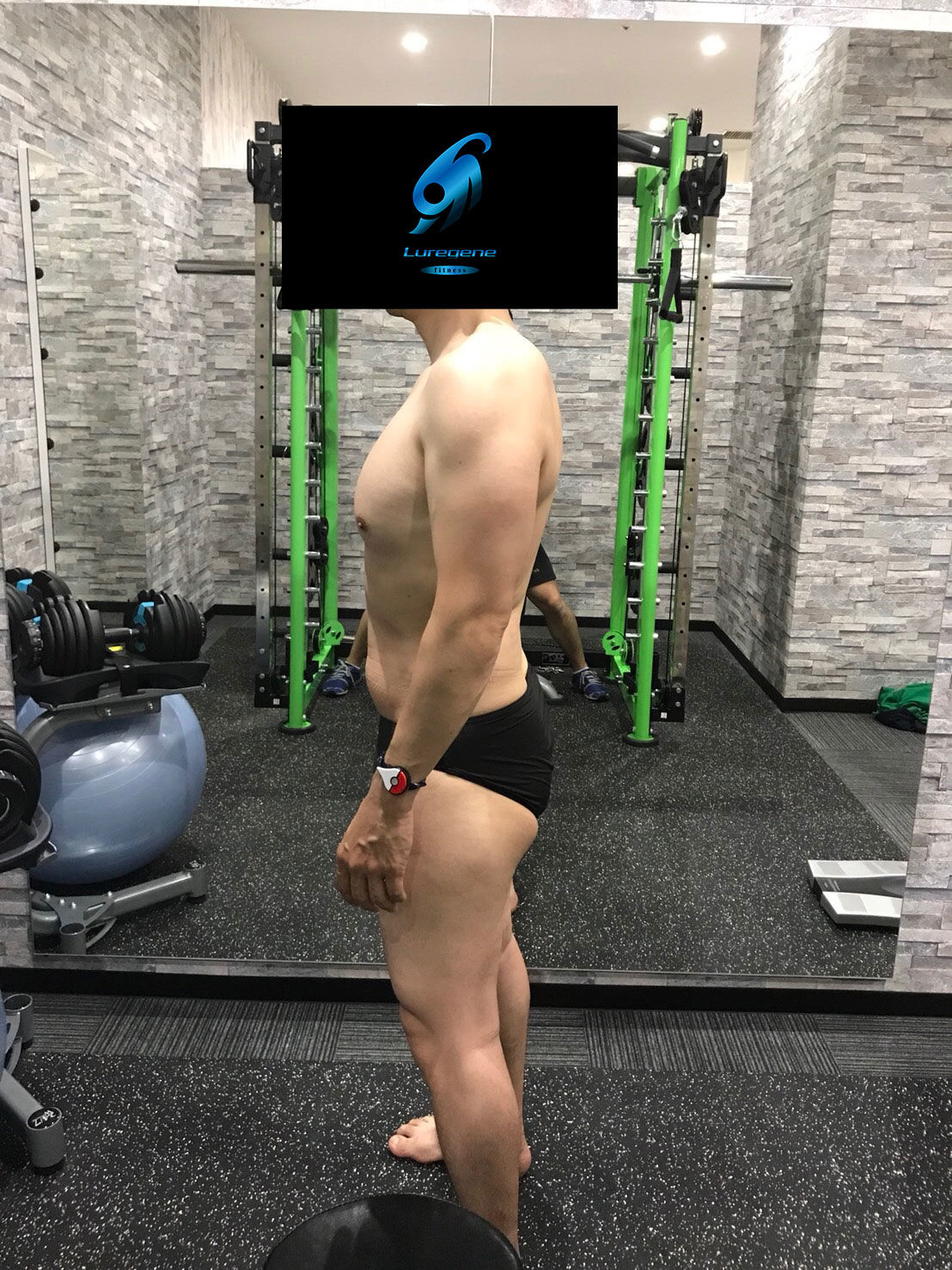 B左